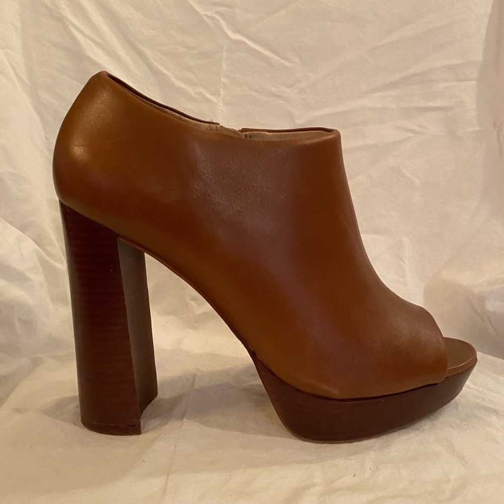 Leather platform peep-toe ankle boot w block heel